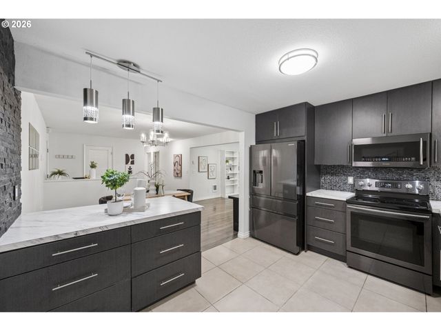 16250 PACIFIC Hwy, Lake Oswego, OR 97034