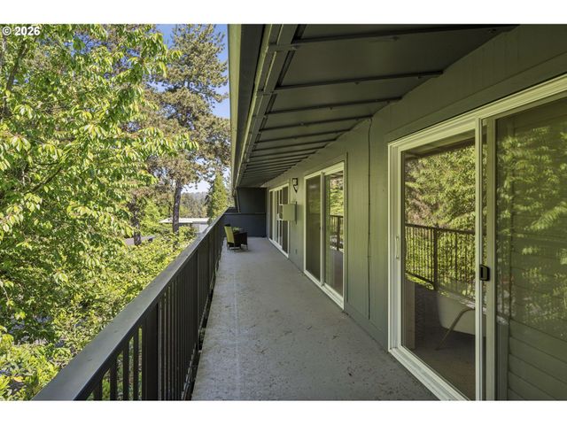 16250 PACIFIC Hwy, Lake Oswego, OR 97034