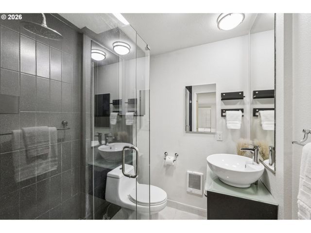 16250 PACIFIC Hwy, Lake Oswego, OR 97034
