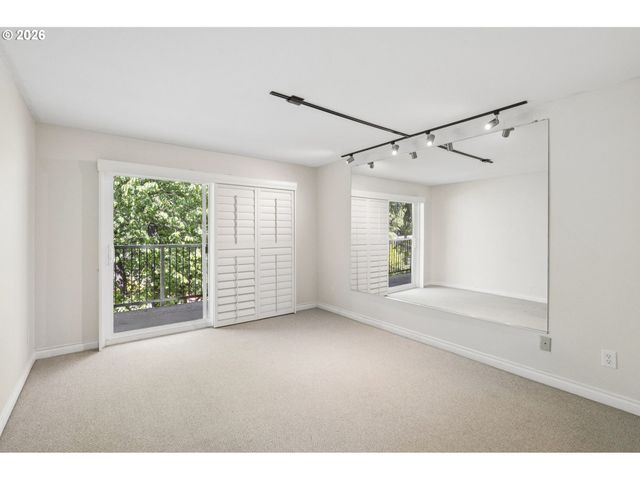 16250 PACIFIC Hwy, Lake Oswego, OR 97034