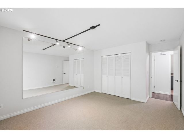 16250 PACIFIC Hwy, Lake Oswego, OR 97034