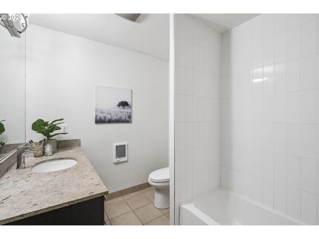 16250 PACIFIC Hwy, Lake Oswego, OR 97034