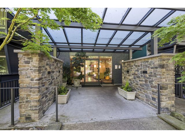 16250 PACIFIC Hwy, Lake Oswego, OR 97034