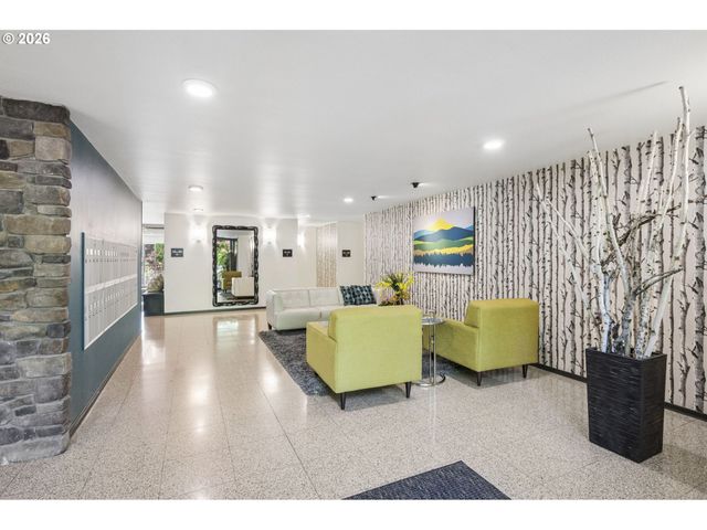 16250 PACIFIC Hwy, Lake Oswego, OR 97034