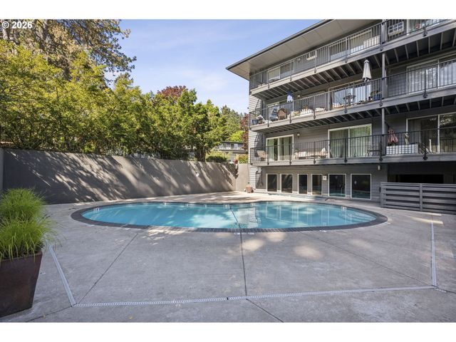 16250 PACIFIC Hwy, Lake Oswego, OR 97034