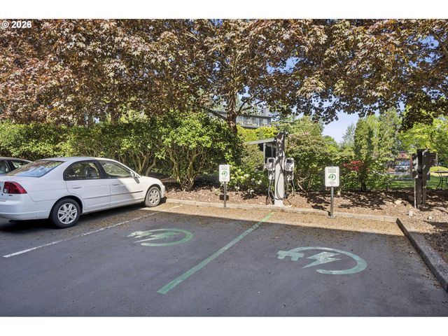 16250 PACIFIC Hwy, Lake Oswego, OR 97034