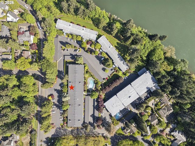16250 PACIFIC Hwy, Lake Oswego, OR 97034