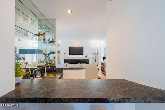 591 Hawks Bill Place, Simi Valley, CA 93065