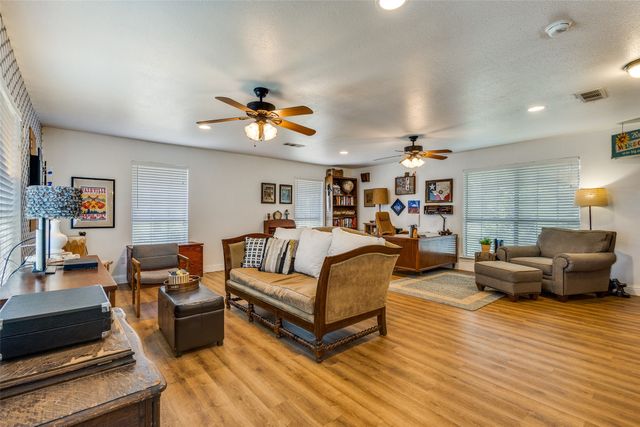 2982 Fm 2194, Farmersville, TX 75442