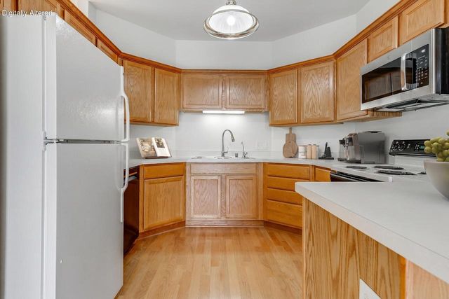 18241 Wisconsin AVENUE, Brookfield, WI 53045
