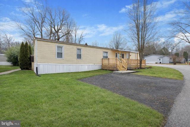 8 CHEROKEE LN, Honey Brook, PA 19344