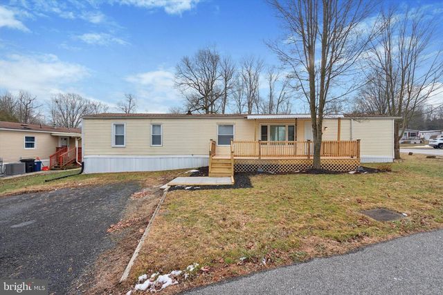 8 CHEROKEE LN, Honey Brook, PA 19344