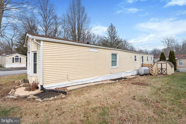 8 CHEROKEE LN, Honey Brook, PA 19344