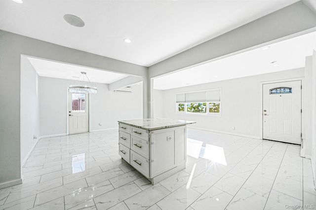 1 Munro Boulevard, Valley Stream, NY 11581