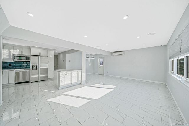 1 Munro Boulevard, Valley Stream, NY 11581