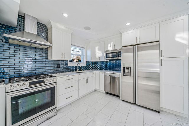 1 Munro Boulevard, Valley Stream, NY 11581