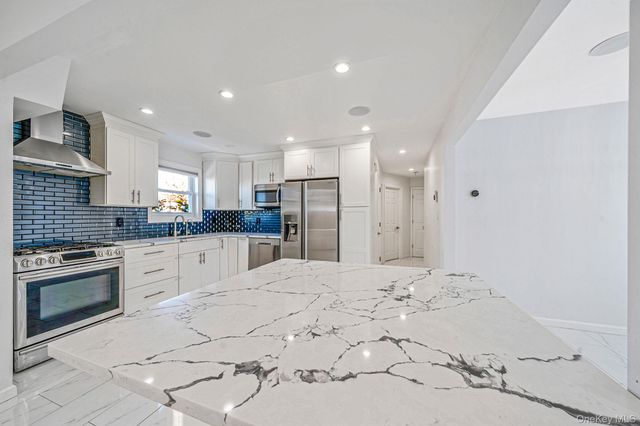 1 Munro Boulevard, Valley Stream, NY 11581