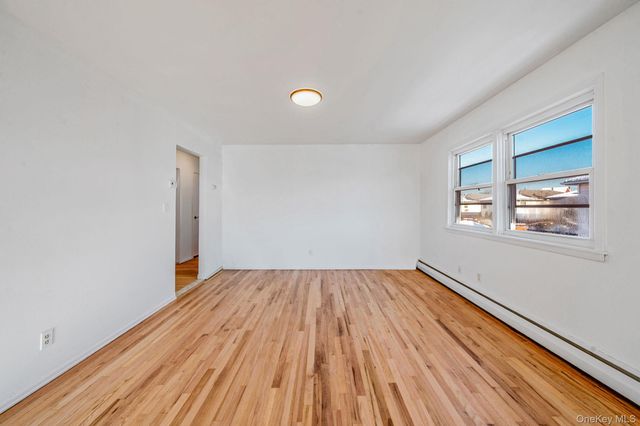 1 Munro Boulevard, Valley Stream, NY 11581