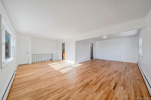 1 Munro Boulevard, Valley Stream, NY 11581