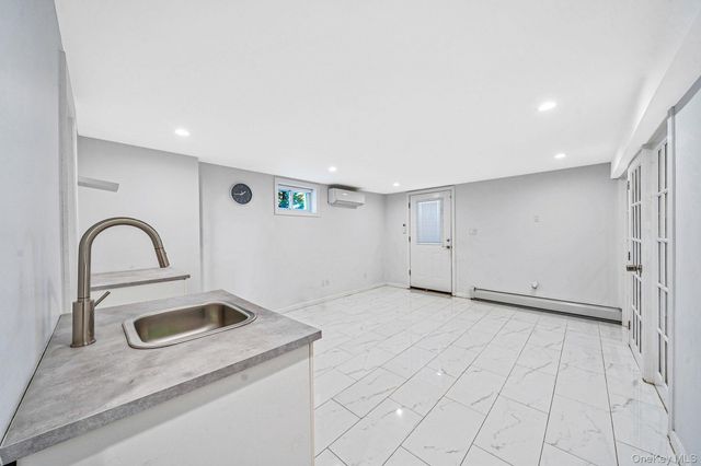 1 Munro Boulevard, Valley Stream, NY 11581