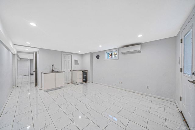 1 Munro Boulevard, Valley Stream, NY 11581