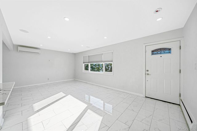 1 Munro Boulevard, Valley Stream, NY 11581