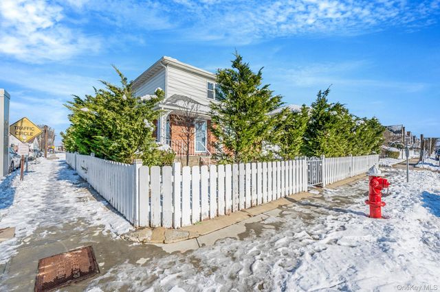 1 Munro Boulevard, Valley Stream, NY 11581