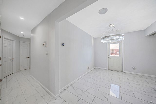 1 Munro Boulevard, Valley Stream, NY 11581