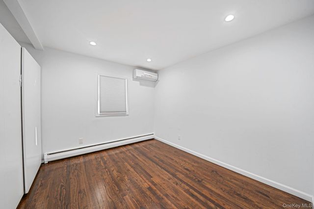 1 Munro Boulevard, Valley Stream, NY 11581