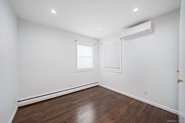 1 Munro Boulevard, Valley Stream, NY 11581