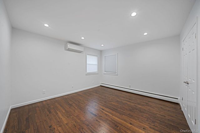 1 Munro Boulevard, Valley Stream, NY 11581