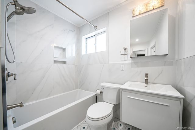 1 Munro Boulevard, Valley Stream, NY 11581