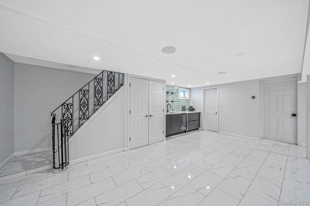 1 Munro Boulevard, Valley Stream, NY 11581