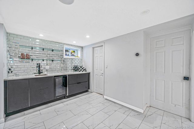 1 Munro Boulevard, Valley Stream, NY 11581