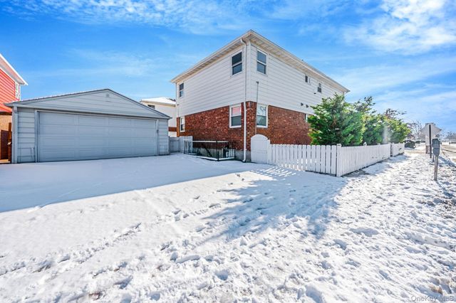 1 Munro Boulevard, Valley Stream, NY 11581