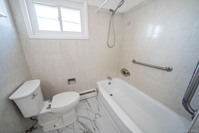 1 Munro Boulevard, Valley Stream, NY 11581