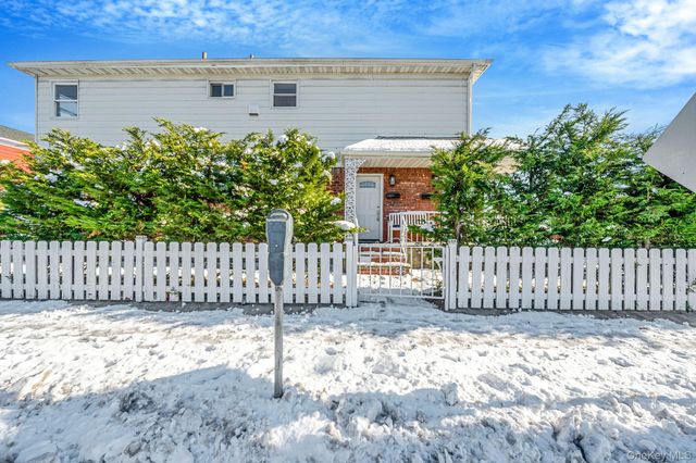 1 Munro Boulevard, Valley Stream, NY 11581