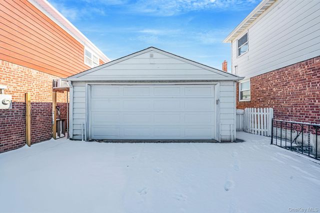 1 Munro Boulevard, Valley Stream, NY 11581