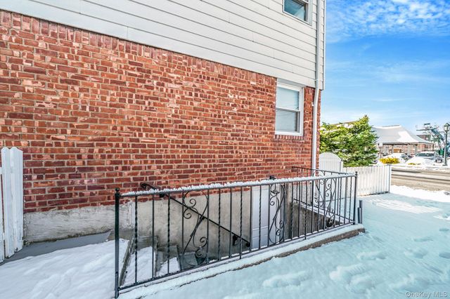 1 Munro Boulevard, Valley Stream, NY 11581