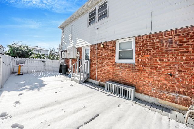 1 Munro Boulevard, Valley Stream, NY 11581