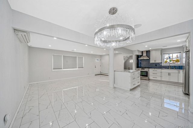 1 Munro Boulevard, Valley Stream, NY 11581