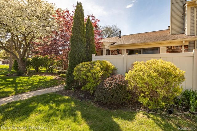 38681 Golfview W Drive 40, Clinton Charter Township, MI 48038