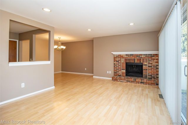 38681 Golfview W Drive 40, Clinton Charter Township, MI 48038