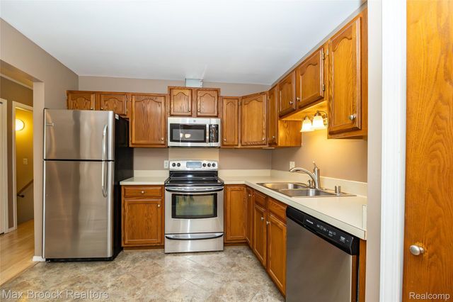 38681 Golfview W Drive 40, Clinton Charter Township, MI 48038