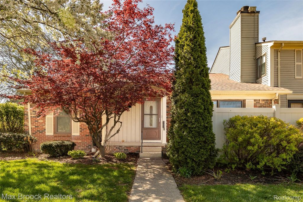 38681 Golfview W Drive 40, Clinton Charter Township, MI 48038