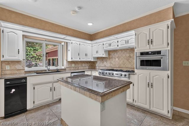 3707 Old Oaks Lane, Fort Smith, AR 72903