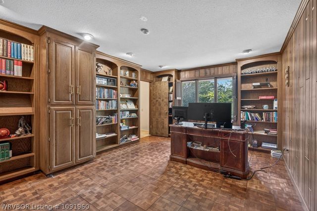 3707 Old Oaks Lane, Fort Smith, AR 72903