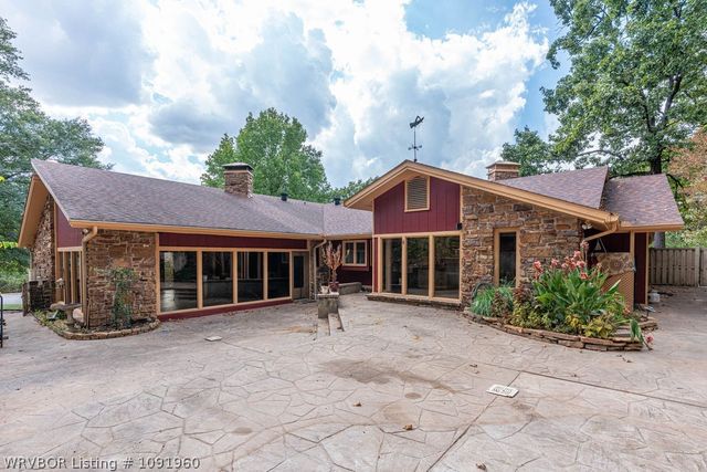 3707 Old Oaks Lane, Fort Smith, AR 72903