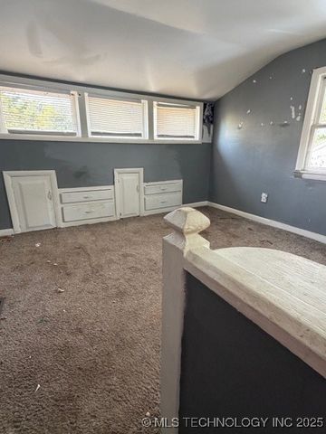 1055 N New Haven Avenue, Tulsa, OK 74115