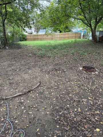 1055 N New Haven Avenue, Tulsa, OK 74115